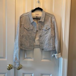 Short denim striped jacket from daily look